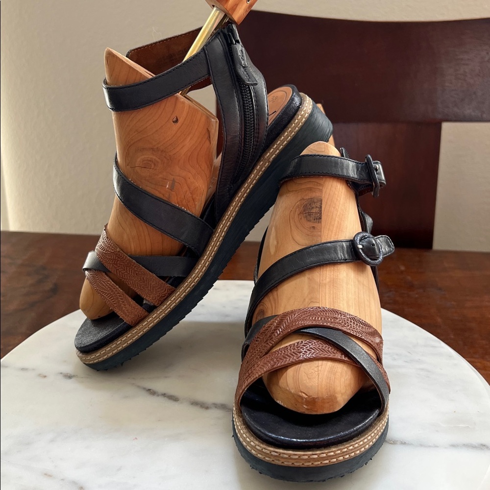 TAMARIS Bi-Color Embossed Leather Wedge Sandals Brown/Navy Blue Women's EU 38